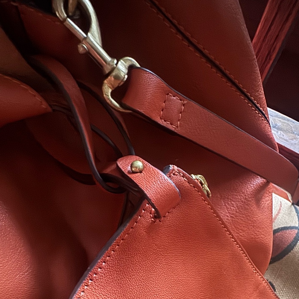 Lucky Brand slouchy leather shopper tote crossbody purse w/wristlet/wallet π€π§‘ - Picture 3 of 15